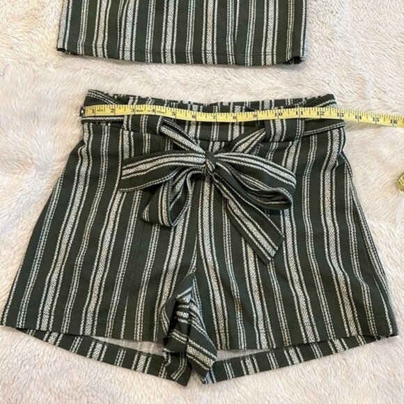 Two piece crop top with shorts no boundaries size XS - Picture 8 of 11